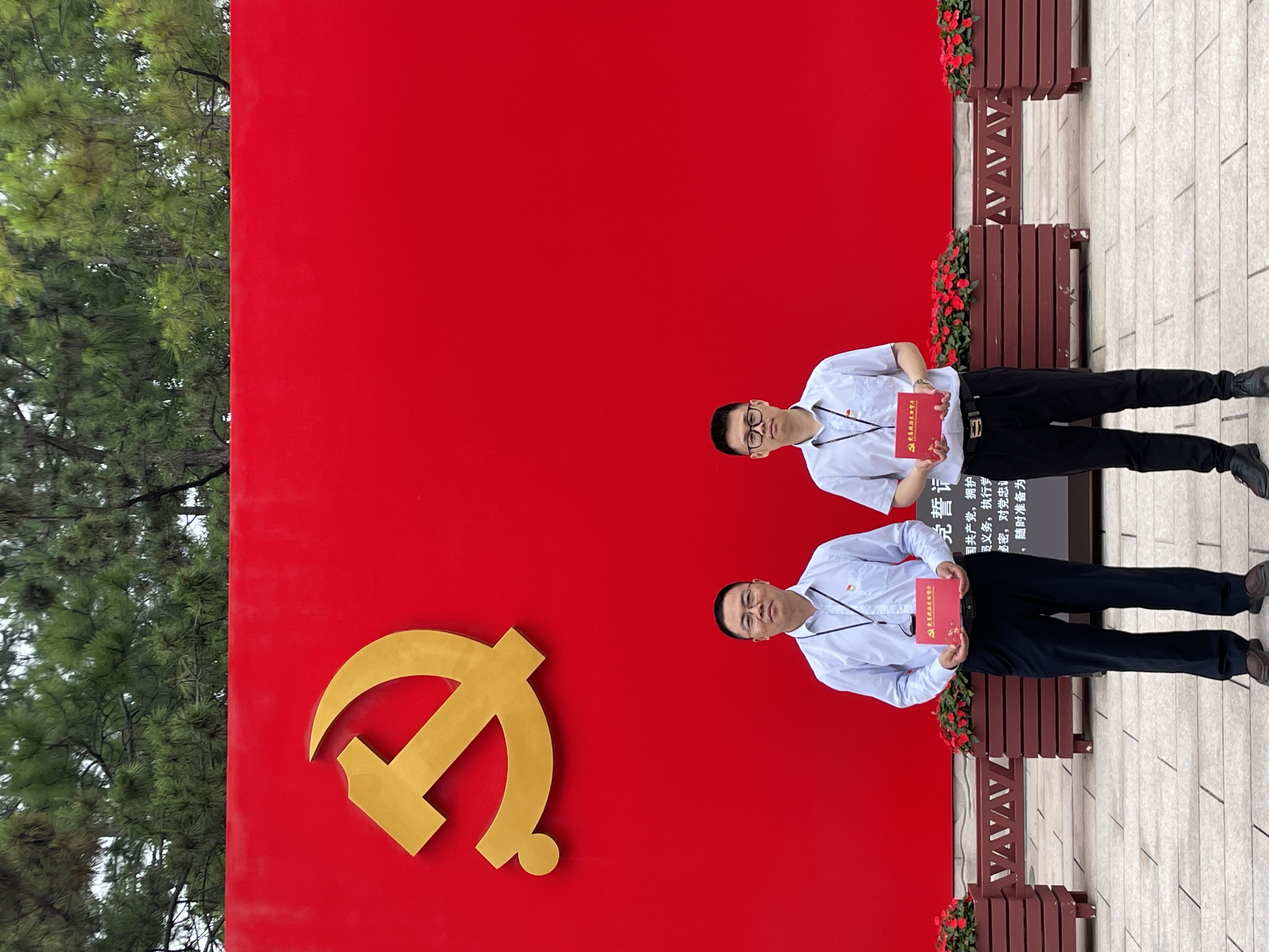 安和物業(yè)聯(lián)合黨支部、皖南片區(qū)直屬項(xiàng)目部黨支部、商貿(mào)公司黨支部黨員過集體政治生日.JPG
